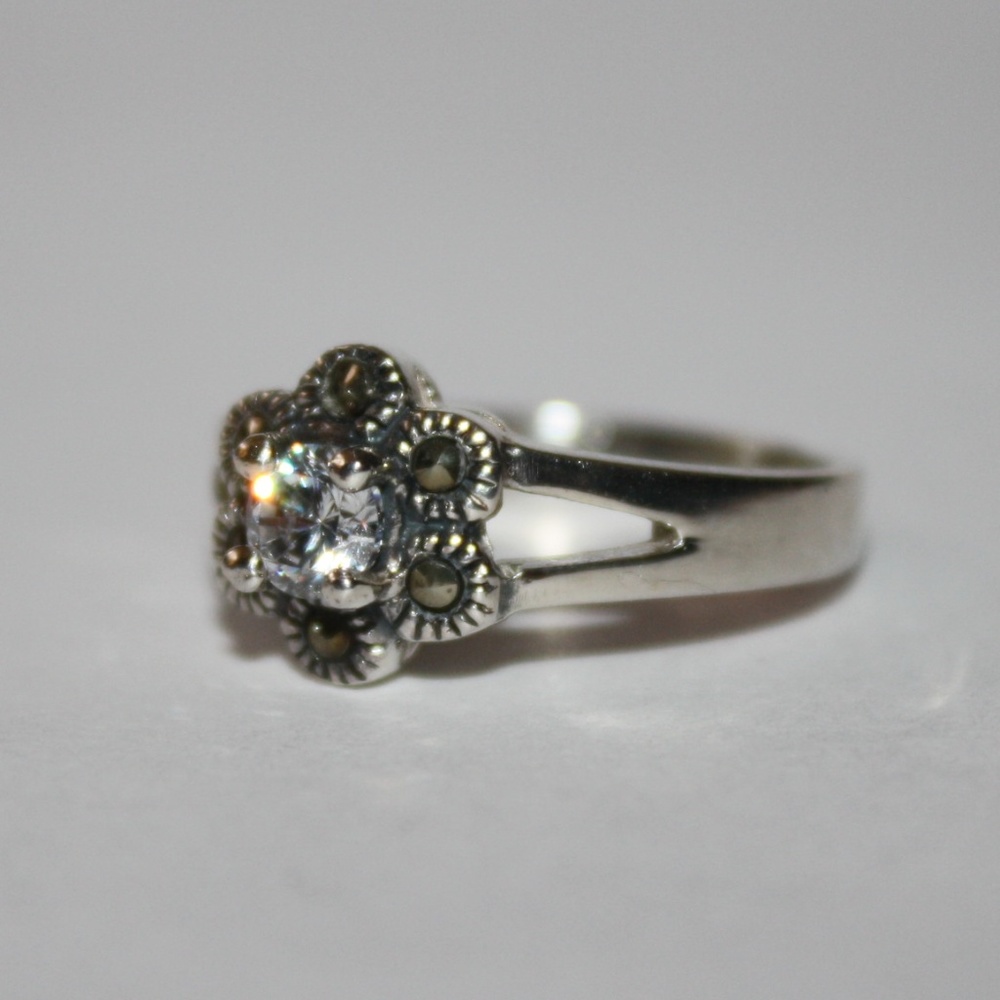 Sterling Beautiful CZ & Marcasite Flower Ring NWT - Picture 4 of 4